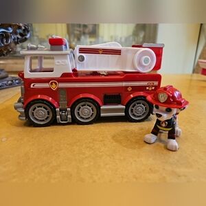 Paw Patrol Marshall Figure‎ & Fire Truck by Spin Master Ultimate Rescue Toy Set